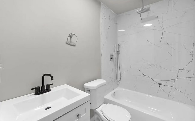 Photo - 221 Orleans St