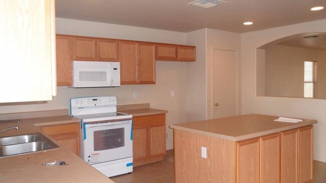 Photo - 16377 W Cottonwood St