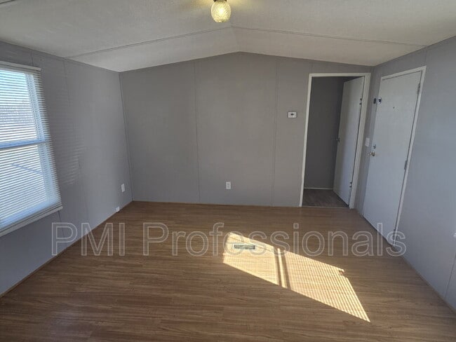 Building Photo - 929 Cranor Rd