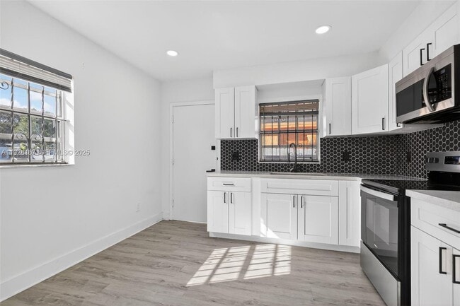 Photo - 708 SW 10th St Unit 1