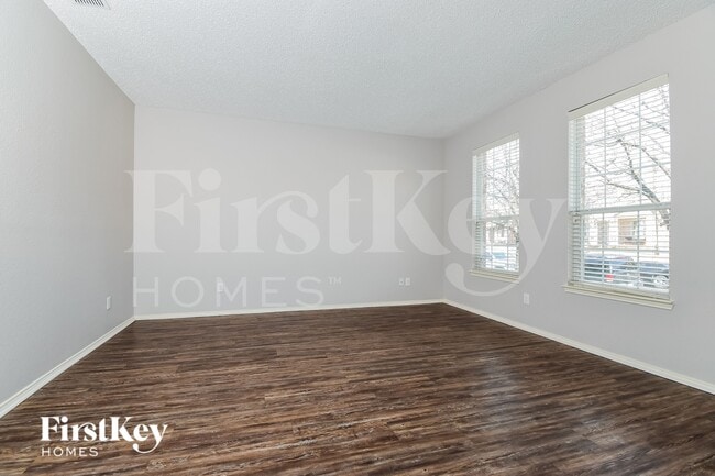 Photo - 2911 Tangleglen Dr