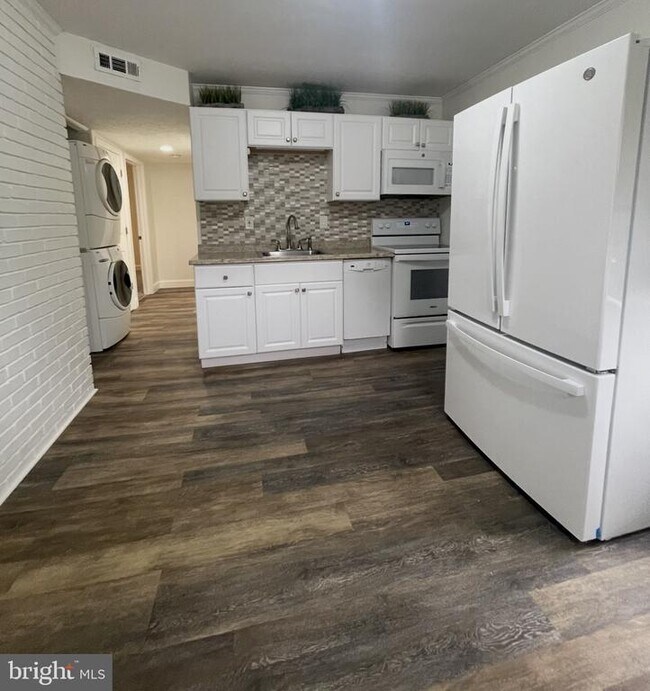 Photo - 5700 Stillwell Rd