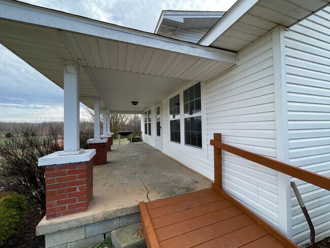 Photo - Farm House in Kuttawa