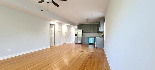 Photo - 619 E Groveland Park Unit 2W