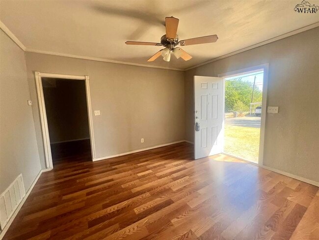 Photo - 2006 Bell St