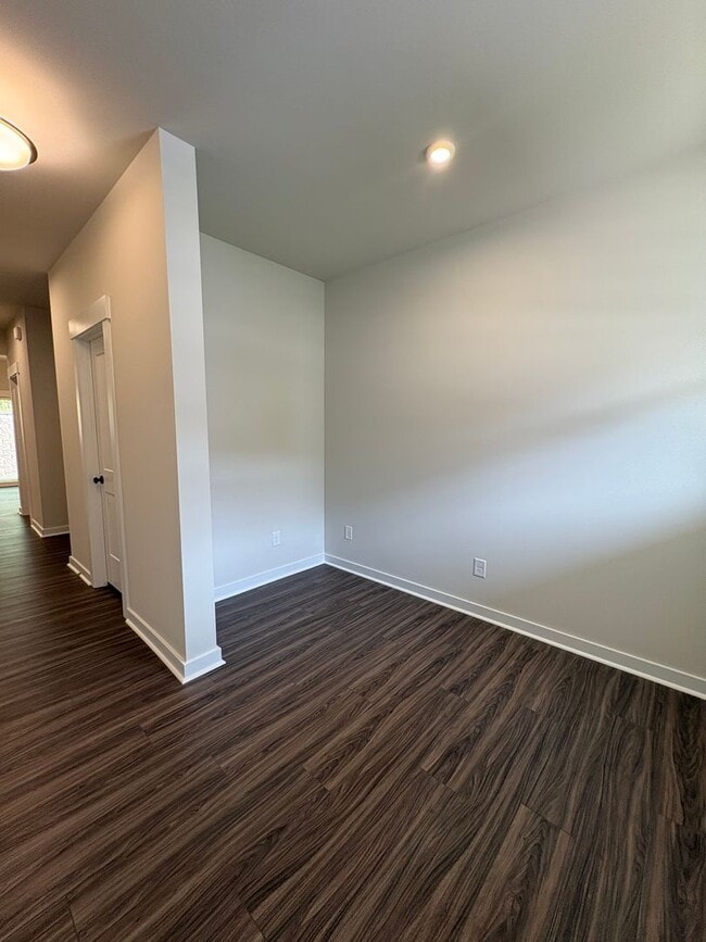Photo - Beautiful End Unit Townhome in Griffith Lakes
