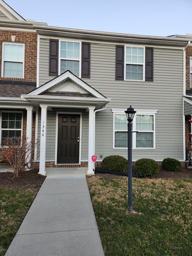 Building Photo - 1344 Stone Rdg Pk Lp