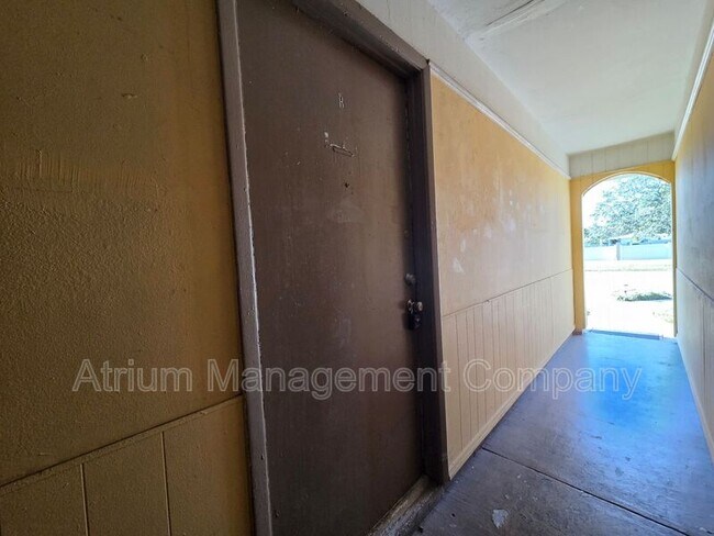 Photo - 423 Duchess Ct