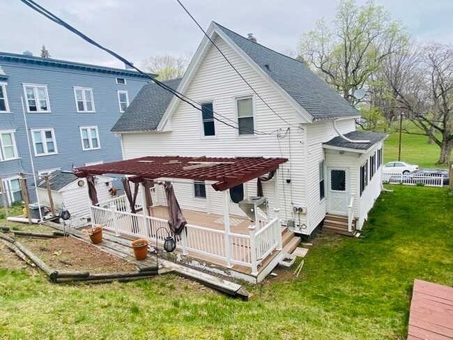 Photo - 20 Crystal St