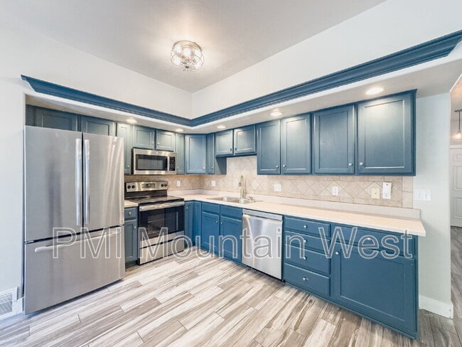 Photo - 55 Peregrine Ln