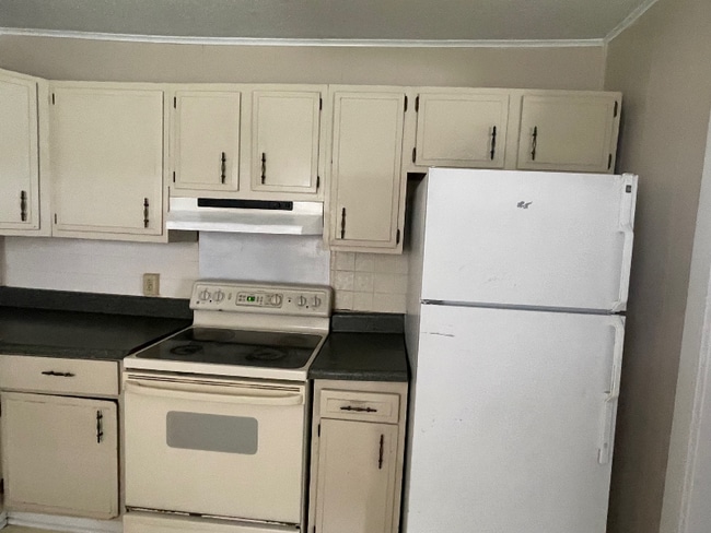 Photo - 208 E 17th St