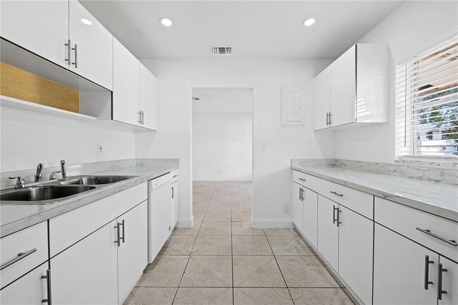 Photo - 583 NW 17th Pl