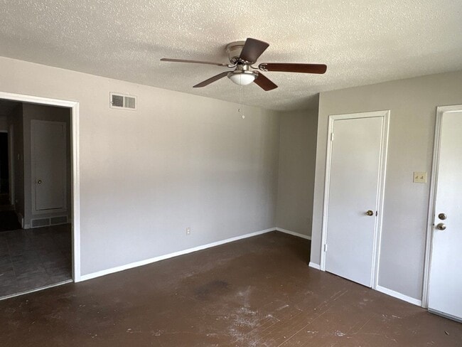 Photo - Freshly Renovated 2-bedroom 1 bath duplex