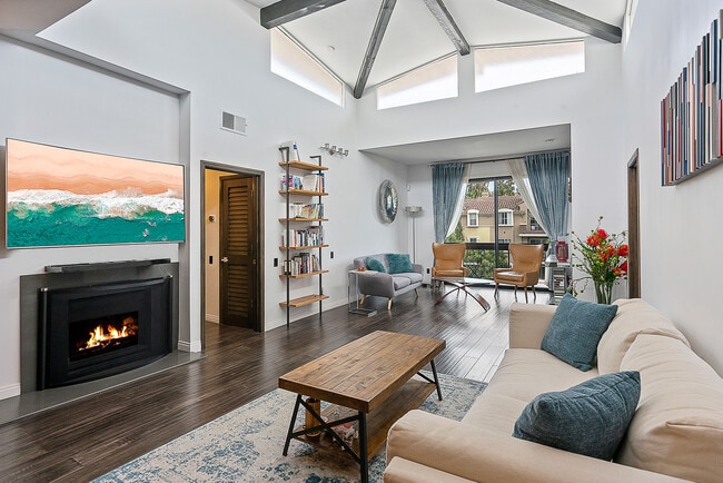 Photo - 2175 S Beverly Glen Blvd Unidad 403