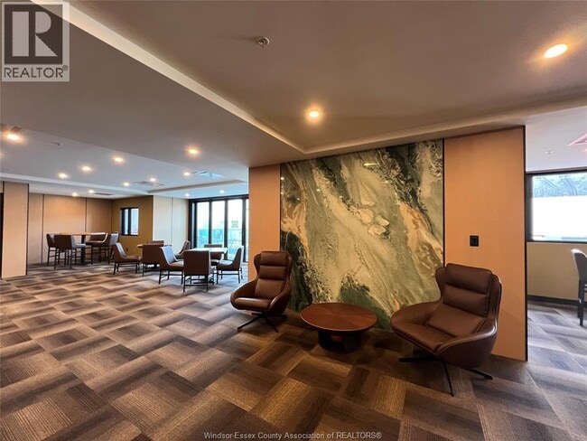 Photo - 4300 Laurier Pkwy