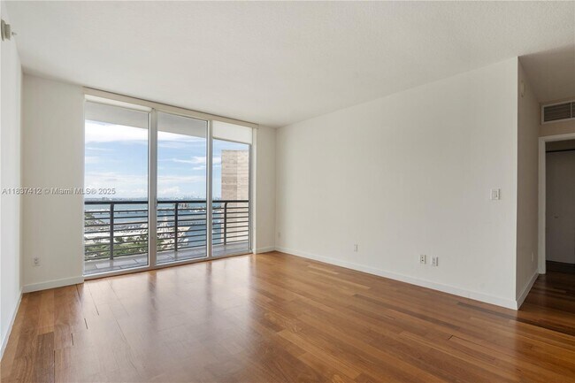Building Photo - 325 S Biscayne Blvd Unit 3322 Rental