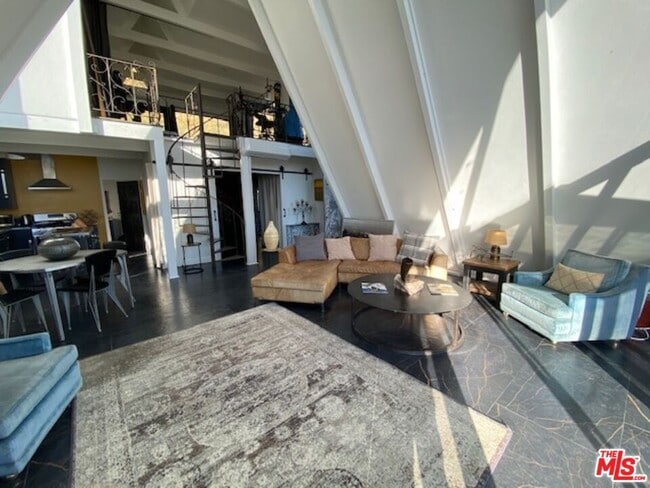 Photo - 2144 Sunset Plaza Dr