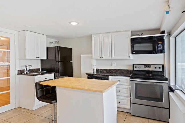Photo - 4703 Beach Dr SW