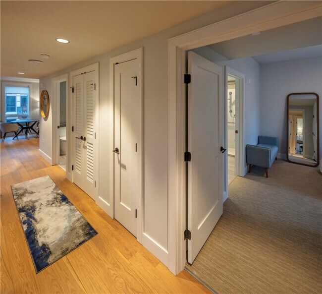 Photo - 105 W Court St