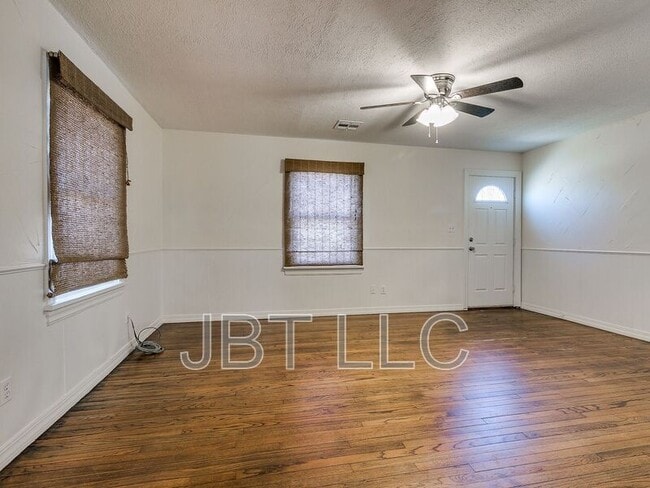 Photo - 224 W Ercoupe Dr