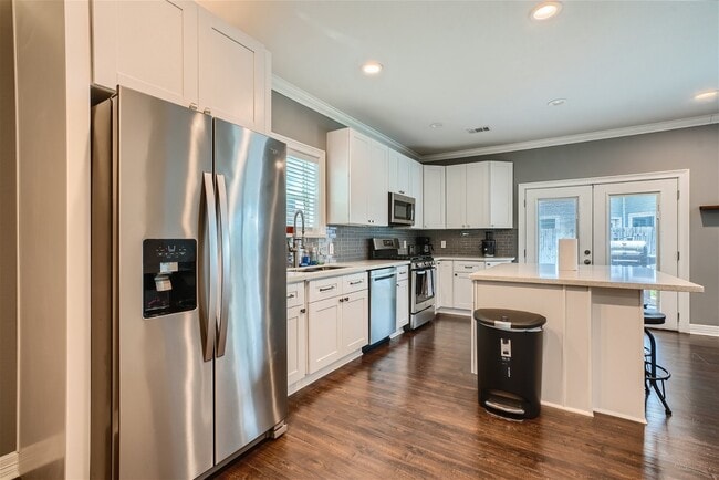 Building Photo - 3801 Oxford St