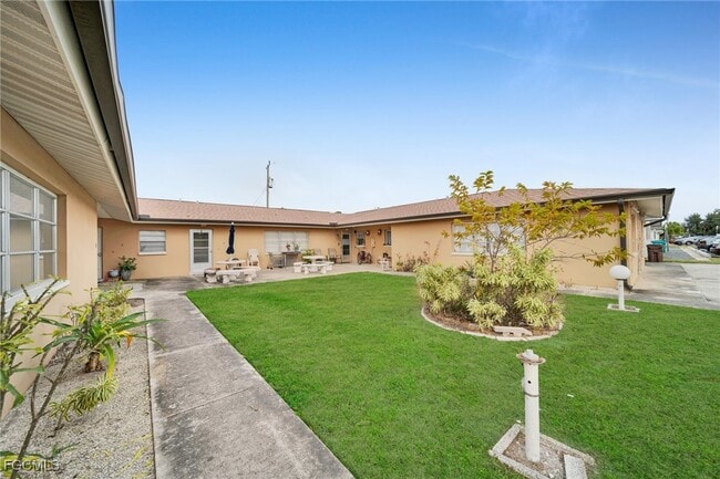 Building Photo - 4824 Lucaya Dr Unit 1