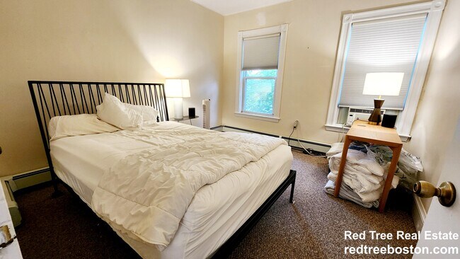 Photo - 11 Holton St