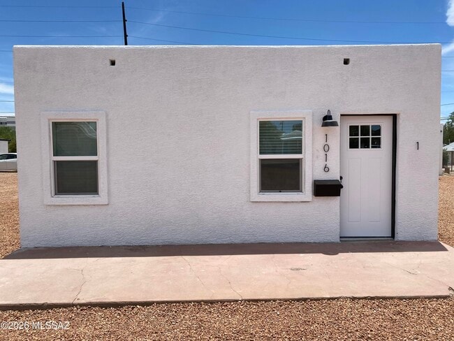 Building Photo - 1016 E Lee St