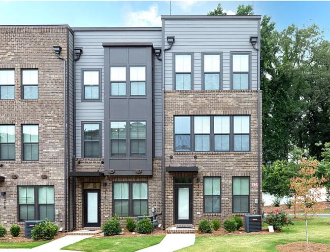 Friendly and new neighborhood in thriving South End Charlotte. Welcoming neighnors - 314 Music Hall Way Rental