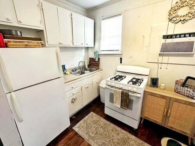 Photo - 199 Spring St Unit C (furnished studio)