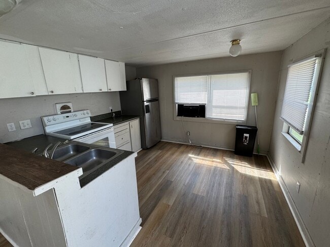 Photo - 2 Bedroom / 1 Bath Single wide for Rent – Irvin St, Live Oak, FL