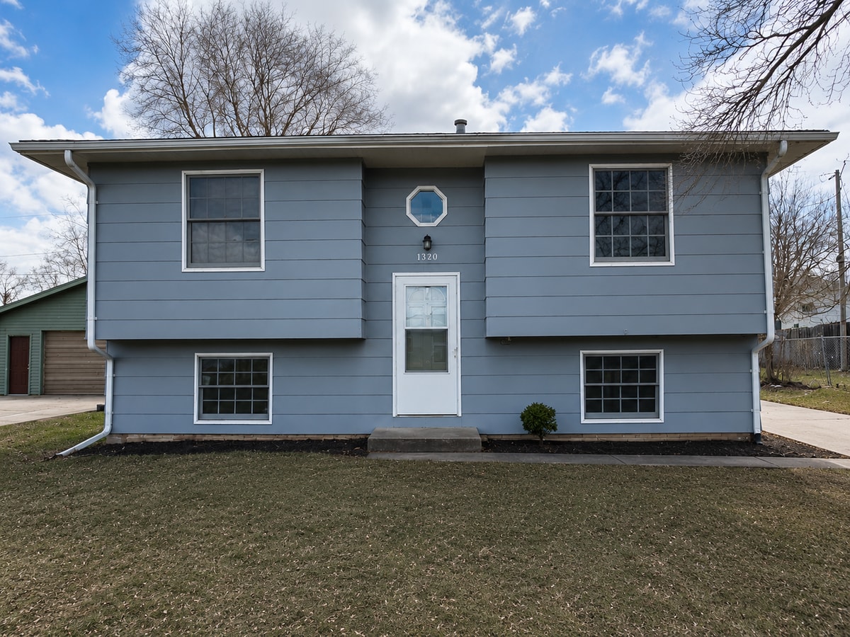 Photo - 1320 94th Ave W