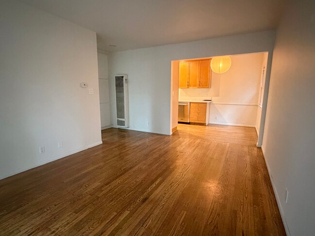 Living Room - 622 Venezia Ave Apartamentos Unidad front