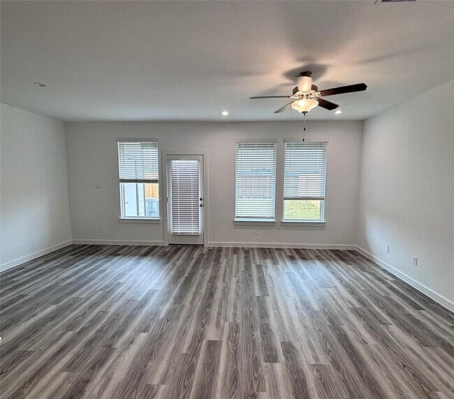 Photo - 3032 Crown Gate Dr