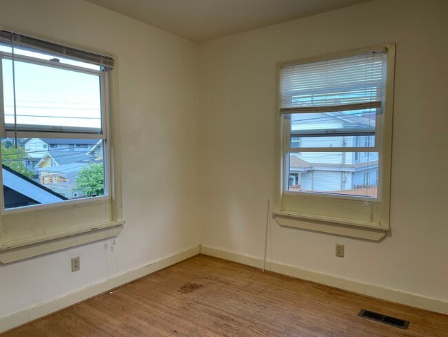 Photo - 5064 7th Ave NE