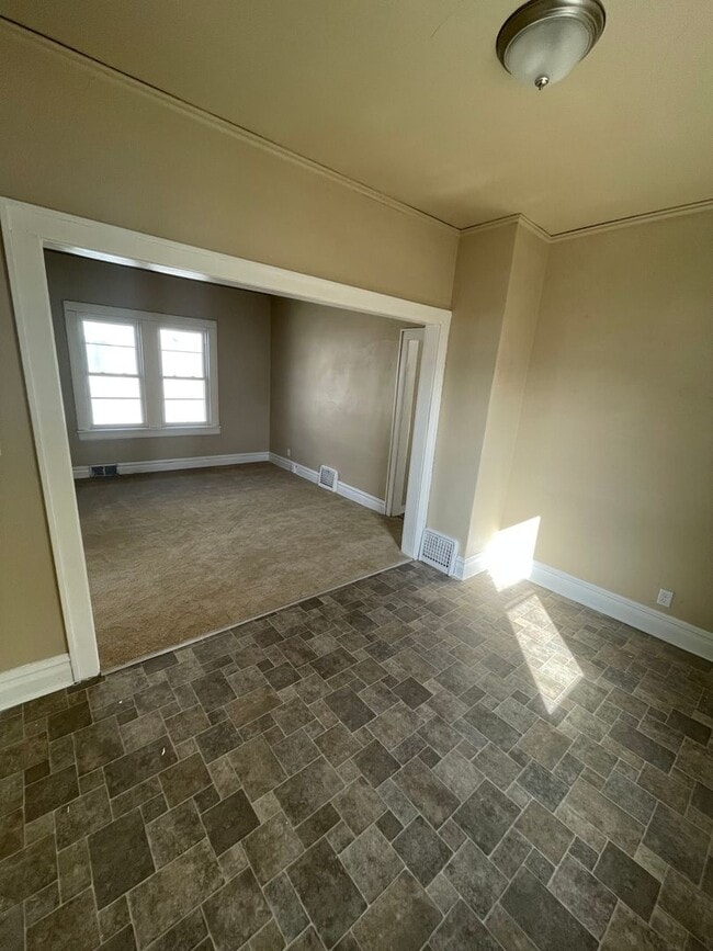 Photo - HUGE 4 Bedroom Apartment
