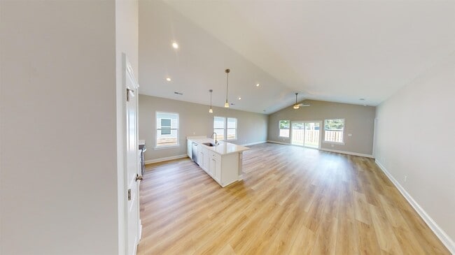 Photo - 1048 Moen Lp