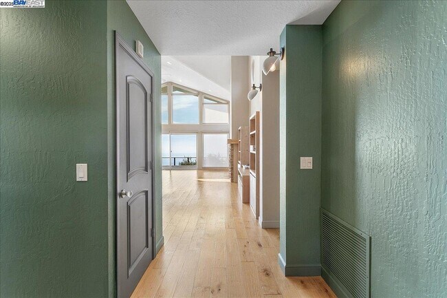 Photo - 75 Chadbourne Way