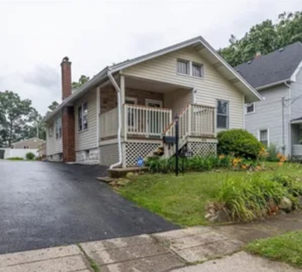 Photo - 454 Grove Ave