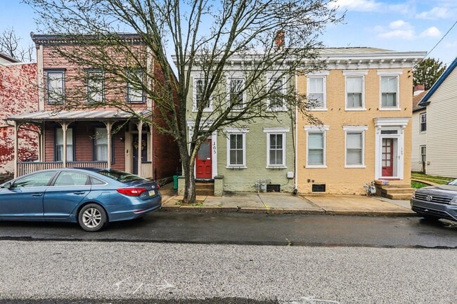 Photo - One bed, partially furnished, all utilities included Unidad 165 E Pomfret Apt 1