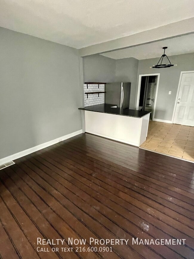Photo - 1335 W 61st St Unidad 2