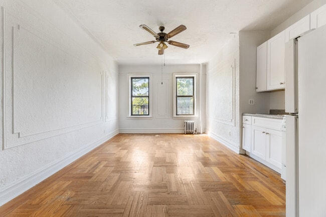 Photo - 555 Ovington Ave