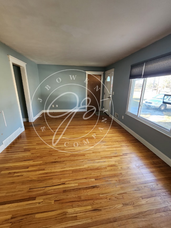 Photo - Adorable 3 bed 1 bath with spacious basement