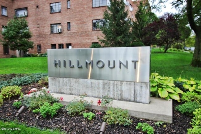 Building Photo - 505 Cherry St SE Unit 103