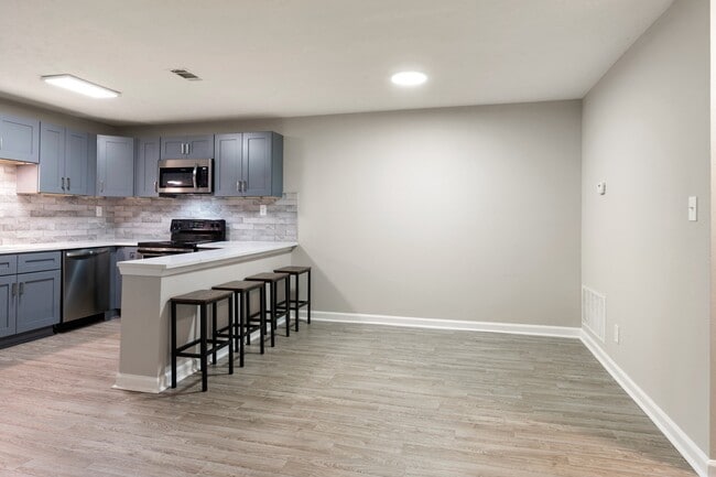 Photo - Manchester at Mansell