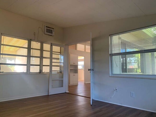 Photo - Light and Bright Two Bedroom Duplex in Gul...