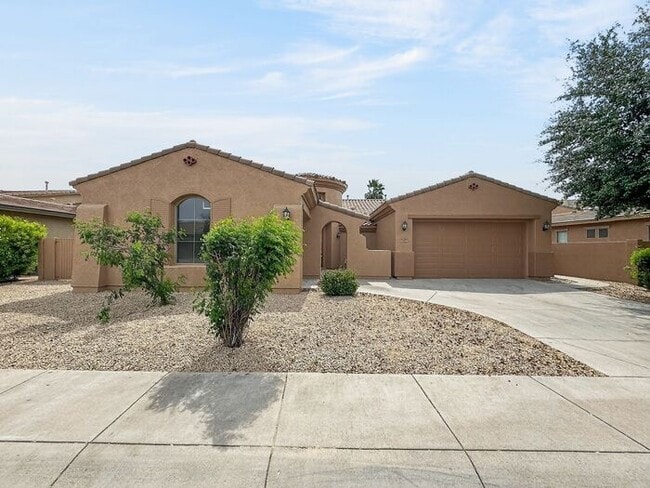 Photo - Spacious 3 car garage home at Paseo Trail!