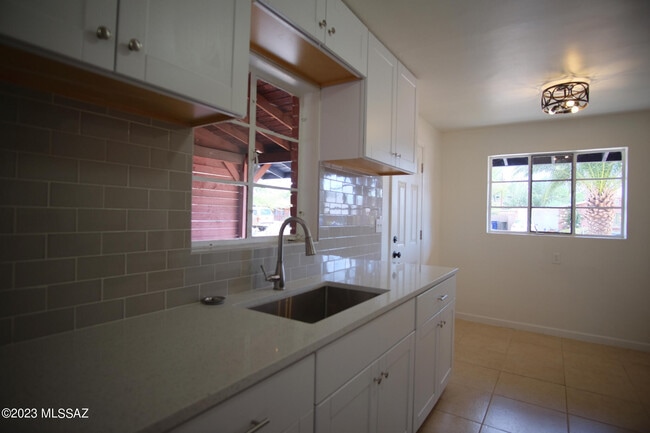 Photo - 721 E Joan Pl