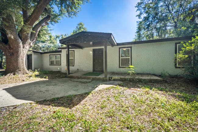 Photo - 304 Bernard Rd