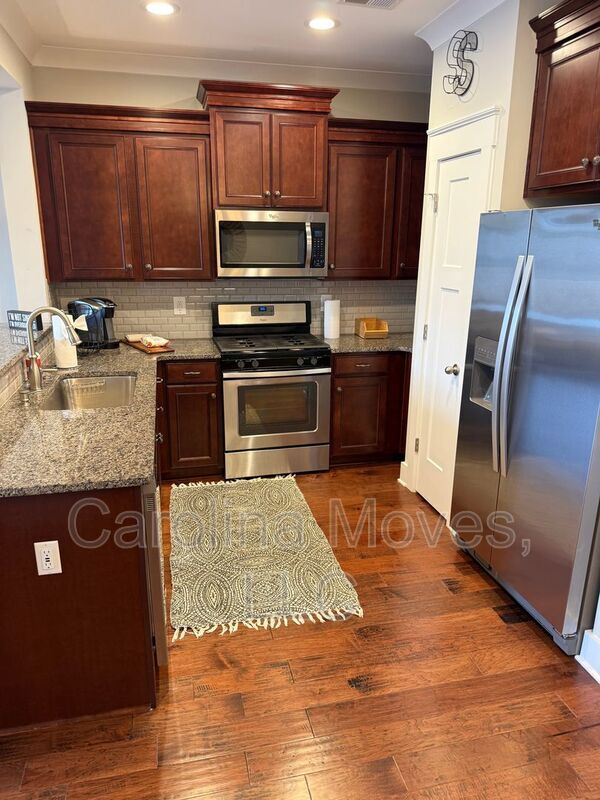 Photo - 604 Springbank Aly